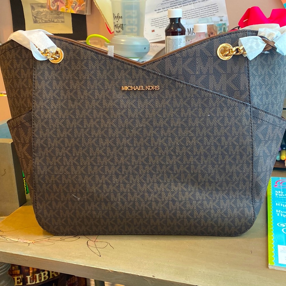 Michael Kors. Jet Set Large Logo Shoulder Bag